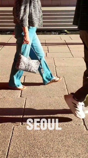 Seoul Cheonggyecheon Stream Walking Tour | 도심 속 힐링 물길 따라 걷기 4K #seoulwalk