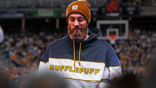 Of course Jay Huff rocked a Hufflepuff sweatshirt from his wife after big game vs. Bulls