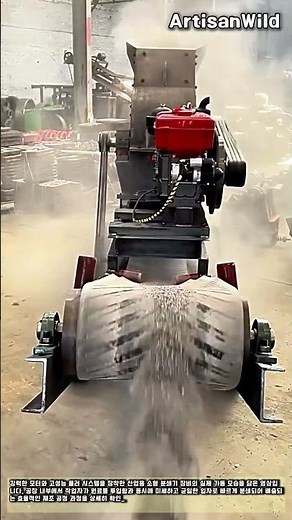 강력한 소형 산업용 분쇄기 #worker #process #crusher #machinery #factory