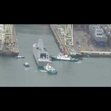 護衛艦「なとり」は配備される青森県むつ市の海上自衛隊大湊基地に向かって出港した□