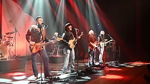 The Dutch Eagles – 20 Years on the Road 🎶 Al 20 jaar brengen ze de legendarische muziek van The Eagles en zielsverwanten tot leven en op zaterdag 8 februari vieren ze dit bijzondere jubileum met een spectaculaire tour! 🎸 Laat je meevoeren door iconische klassiekers zoals 'Hotel California' en geniet van muzikale hoogtepunten uit twee decennia passie en vakmanschap. Kaarten & meer info 👉🏻 bit.ly/DutchEagles-AT #TheDutchEagles #20YearsOnTheRoad #ATLASTheater #HotelCalifornia #LiveMuziek | ATLA