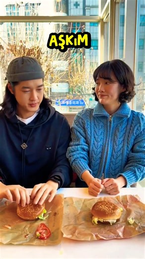 Hamburger Nasıl Yenir