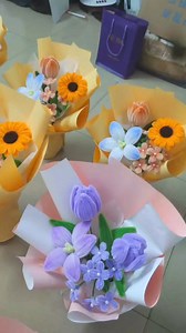 5.7K views · 22K reactions | #pipecleanerflowerstutorial #tutorial #handmade #diy #diycraft #kerajinantangan #jualkawatbulumercy #pipecleaners Kawat bulu mercy juga ready gaaes.... Polos 16.000/50 btg dan 9.000/25 btg Glitter 16.000/50 btgdan 10.000/25 btg Pjg-/+ 30 cm Bisa dipesan disini https://shopee.co.id/prilyaolshop Atau pesan via wa.me/6282135971721 Atau 081211212566 | Lilik Rusmiati | Facebook