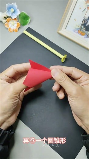 The inflatable rocket made of paper can fly more than ten meters with one breath. Go and try it.