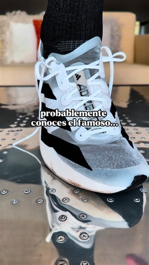 Esta versión “extrema” del Runner’s Loop puede ser útil para esas personas que tienen pies pequeños o delgados y no se sienten seguros cuando se amarran los zapatos 😮‍💨🙌 #run #running #shoes #adidas