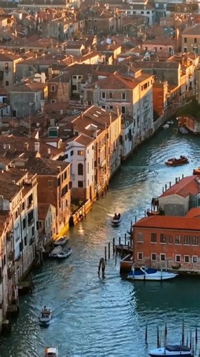 Venice: 🇮🇹 How Did They Build a City Like This?