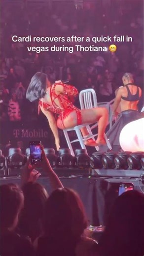 The moment Cardi B fell down from a chair while performing🤣