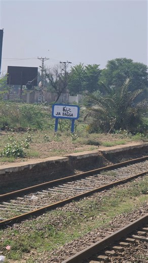 Fareed express stop at Jia bagga Railway station 🚉 #shorts #viral #pakistanrailways #travel #fyp