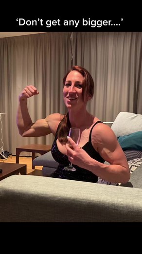 #strongwomen #fitgirl #fittok #gymtok #biceps #liftok #weights #gains ... | TikTok