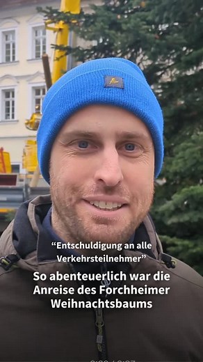 Der Forchheimer Weihnachtsbaum steht 🎄 Der Weg bis zum Rathaus war diesmal aber gar nicht so einfach. Warum, das wissen diejenigen, die gerade zwischen Forchheim und Weilersbach unterwegs waren 😅 Klaus Wilfling vom Gartenamt erklärt, wie sie den riesigen Baum an Ort und Stelle gebracht haben ✨ | Fränkischer Tag Forchheim