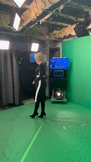 Kelly Costa (Reardon) on Instagram: "Hair static driving me CRAZY today 😭. . . . . . . . . . . #tvnews #meteorologist #hair #makeup #beautiful #love #classic #style #fashion #reels #instagramreels #explore #influencer #instagramcreator @creators #t1d @7news #boston"