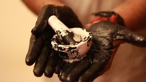 These artists are painting with ink made from air pollution