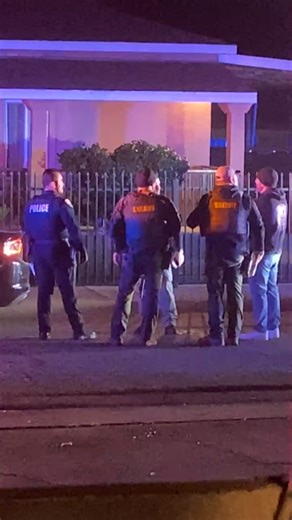 Merced Streets A traffic stop on 6th & Mst turns to a shots fired at police? call in the heat of a foot 🦶🏾 chase ………. Then “live” 🚓🚓🚓🚓 on the scene with Streetnews …. | Streetnews Merced