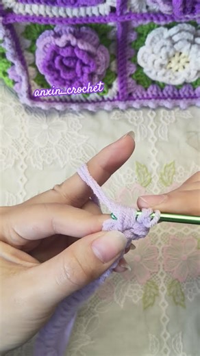 Beautiful crochet flowers bag tutorial have been updated #crochetpatterns #diy #crochetbagtutorial