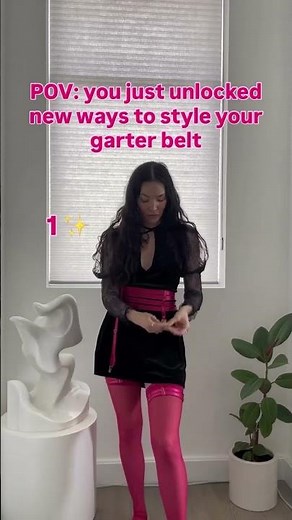 Have you ever thought of wearing your garter belt in different ways? 🧐