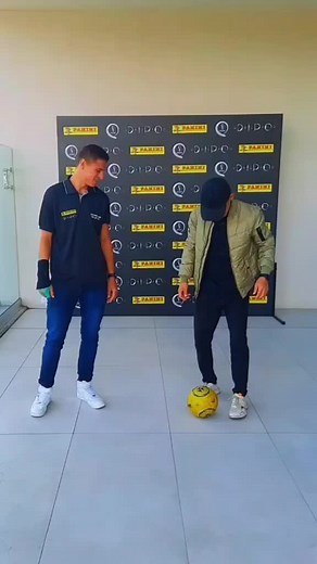 Le enseñó a la promesa de la selección de Costa Rica el triangulo de Sean Garnier truco famoso de Freestyle #tutorial #puravida #costa_rica #futbol #regates #costarica🇨🇷 #ticos #skills #futsal