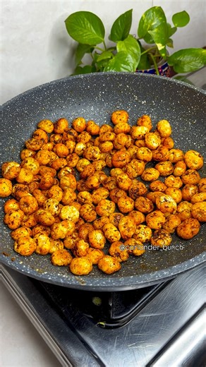 Jyoti Dubey on Instagram: "Masala Makhana recipe 😋😋 Ingredients Makhana Desi ghee Chaat masala Red chilli powder Salt Turmeric powder Black salt Salt Cumin powder . DO LIKE SAVE COMMENTS & SHARE❣️ . FOLLOW - @coriander_bunch FOLLOW - @coriander_bunch FOLLOW - @coriander_bunch . . . . .don’t reposte 🚫 . . . Instagram, caption, engegment, feed, like, comment, share, follow . . Snacks,bhle recipe,,evening snacks,,snacks,spicy . .#snacks #recipe #spicy #snack #foodreels"