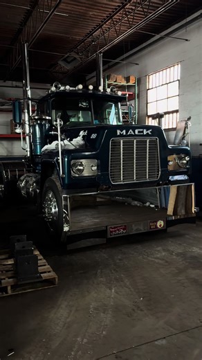 No Plates: The Story of 1988 R Model Macks