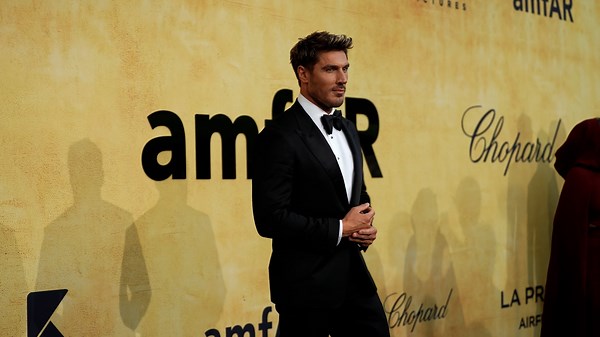 How Chris Appleton Became Hollywood’s Hair King—And the Secret Behind His Iconic Styles