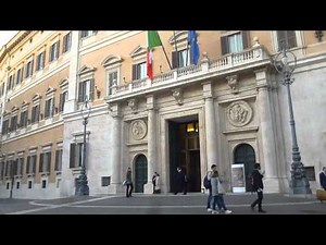 Palazzo Montecitorio a Roma - Sede Camera Dei Deputati Parlamento Italiano