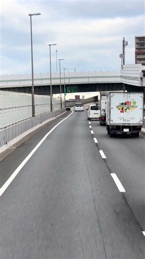 大型トラック撮影中これは4トントラック偉い車間距離近いなあ💦安全運転宜しくやなあ💦#トラック #automobile