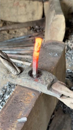 Deploying tepid material strands to deliver steady pegs