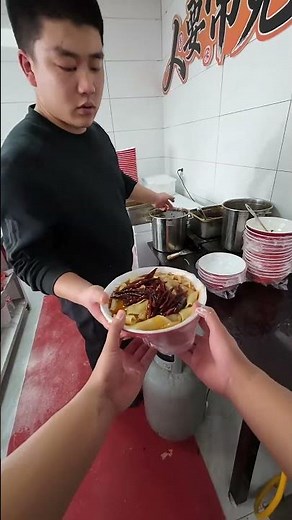 Young Man's Secret to Perfect Qinhuangdao Noodles: Egg Balls