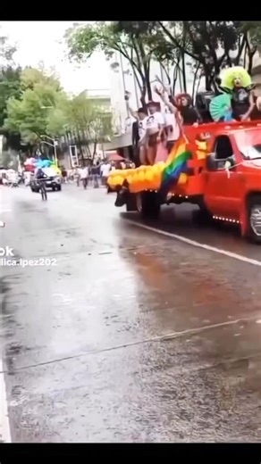 JusticeServedCorrectly on Instagram: "Highlighting moments where fairness prevails and the right actions shine through! 🌟 This video showcases how standing up for what’s right can make a positive difference. It's all about accountability and promoting a sense of justice in everyday situations. ✨ 💬 What are your thoughts on this? Let’s discuss in the comments! ⬇️ #FairnessMatters #JusticeForAll #PositiveChange #usa #StandForRight"