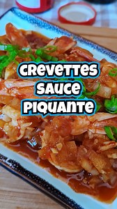 Crevettes sauce piquante 🍤🌶👌 Ingrédients pour 2 portions : - 8 gambas ou 14 crevettes crues - 1/2 oignon - 1 gousse d'ail - 2 tranches d'1 mm d'épaisseur de gingembre - 1 CàC de concentré de tomates - 2 CàS de sauce soja claire - 1 CàC d'huile de sésame - 1/2 CàC de fécule de pomme de terre - 1 CàC de purée de piment - 1 CàC de sucre - 10 CàC d'eau | Le riz jaune