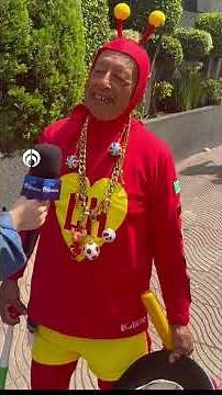 "Follow Me, You Good People!": Don Ernesto Arrives at the Stadium Dressed as El Chapulín