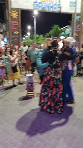 Dançando nas Piscinas Naturais: Paz no Mundo