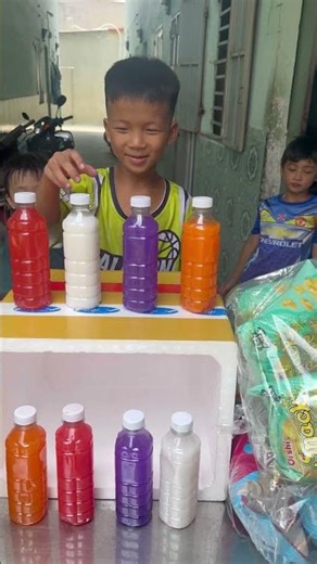 The whole group competed in a "ship by color" contest to win prizes. #youtubetrends