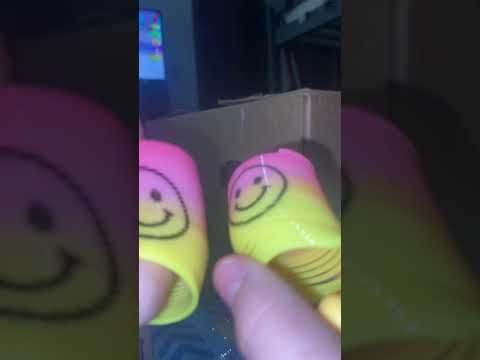 Opening a fidget box Fist video