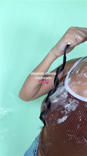 Alisando Cabelos Cacheados: Dicas e Finalização