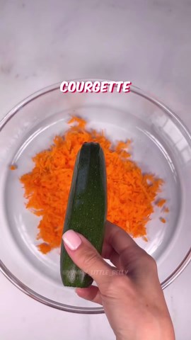 Romina Bertinazzo • Easy Kids/BLW Recipes | CARROT & COURGETTE FRITTERS! Ingredients * 1 medium carrots, peeled and grated * 1 medium courgette, grated and squeezed * 2 small eggs... | Instagram