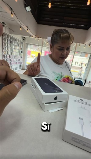Hey que tal amigos 👀 el día de hoy nos visitó una clienta 😮‍💨🤠 y como soy bien sociable 🤩 nos autorizó hacer un tik tok 🤩 le entregamos un iPhone 13 nuevo sellado ✅ Local🏬Establecido calle Andrés delgado 108 frente a la fuente ⛲️ de la plazoleta 👀 Al igual hacemos entregas a domicilio ✅ Síganos para más videos 😮‍💨 Un saludo a nuestra amiga y clienta “lichis de Argüello” #tecnologiaapple📱🍏 #SalamancaGto #viral #celulares #15deseptiembre