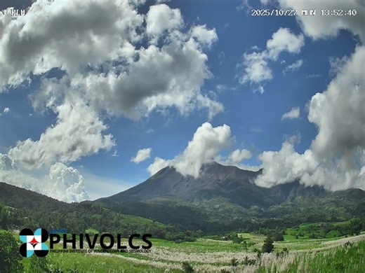 LOOK: Time-lapse footage of ash emission at the summit crater of Kanlaon Volcano that occurred at 01:48 PM to 01:52 PM, today (27 October 2025). This event generated grayish plumes that rose up to 150 meters above the crater before drifting to the west as recorded by the Kanlaon Volcano Observatory - Lower Masulog (VKLM) IP Camera. Alert Level 2 prevails over Kanlaon Volcano. #KanlaonVolcano | Philippine Institute of Volcanology and Seismology (PHIVOLCS-DOST)