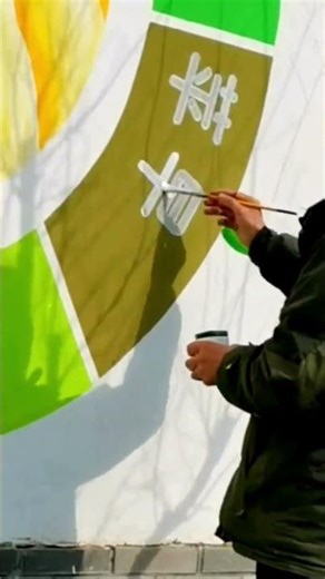 Words can be written backwards. The uncle is called "a walking printer" by netizens!