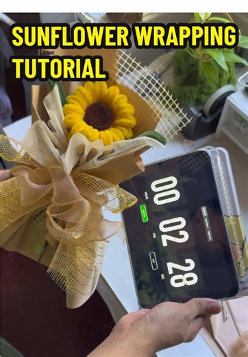 This is how I wrap my single sunflower bouquet in under 2 minutes and 28 seconds 🌻✨ No cuts, guys — real-time and detailed talaga. Mapapanood niyo kung paano ako gumalaw, paano ko hawakan at ipitin yung bouquet, at kung paano ko inaayos bawat layer ng wrapper step by step 🤍 From hand placement to final arrangement, everything is shown clearly para masundan niyo talaga. I hope may matutunan kayo and magamit niyo rin sa own bouquet niyo 💐 #sunflowerbouquet #bouquetwrapping #flowerarrangement #h