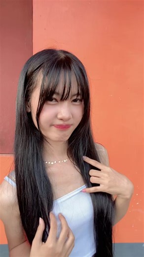 Dance Mal Naw: Trends in Long Hair Styles