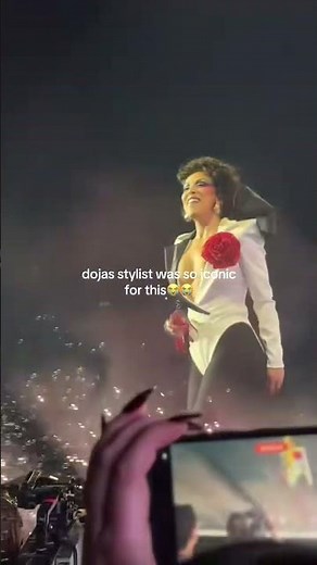 nothing like a last minute bubble machine #dojacat #doja #tourmavie #funny #fyp