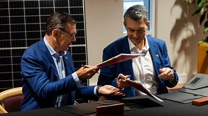 NT government signs agreement for largest solar farm in world