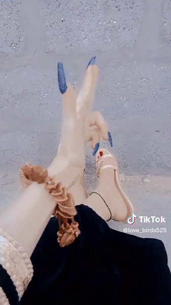 Stylish Summer Footwear Showcase: Open-Toe Sandals