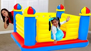 337K views · 6.2K reactions | Emma Juega Castillo Inflable️ _ Giant Inflatable Castle BOUNCER _ Pretend Play️⚽ #Barbie #juguetes #muñecas #niños #divertido #jugar #aprendizaje #colores #Emma #Wendy | Juguetes y Colores | Facebook