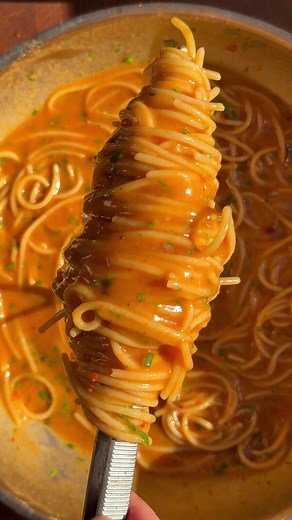 Delicious Spaghetti Aglio e Olio with Garlic Confit