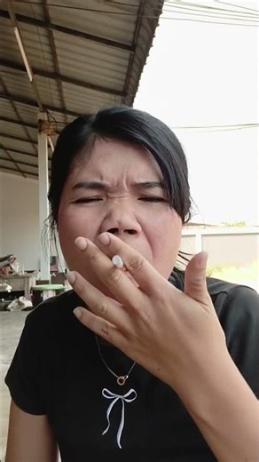 I thought he was smoking a cigarette.😅