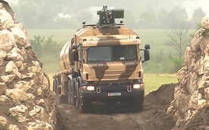 2016陆军武器展 动态演示 很酷的车辆