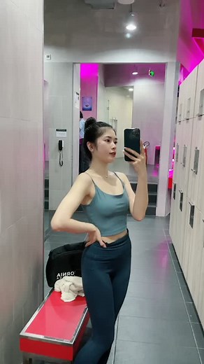 Selfie Tips in the Gym Locker Room