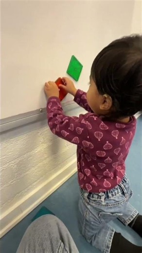 Colorful magnet fun on whiteboard 🧲🌈 Learning, creativity & smiles through play!