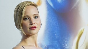 Apple: Celebrity photos 'targeted by hackers'